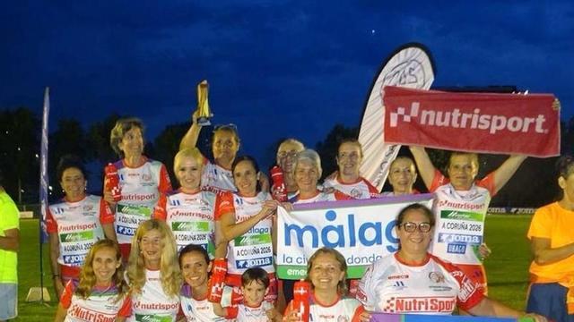 El Nutrisport Biznaga Málaga, celebrando el tercer puesto del campeonato de España.