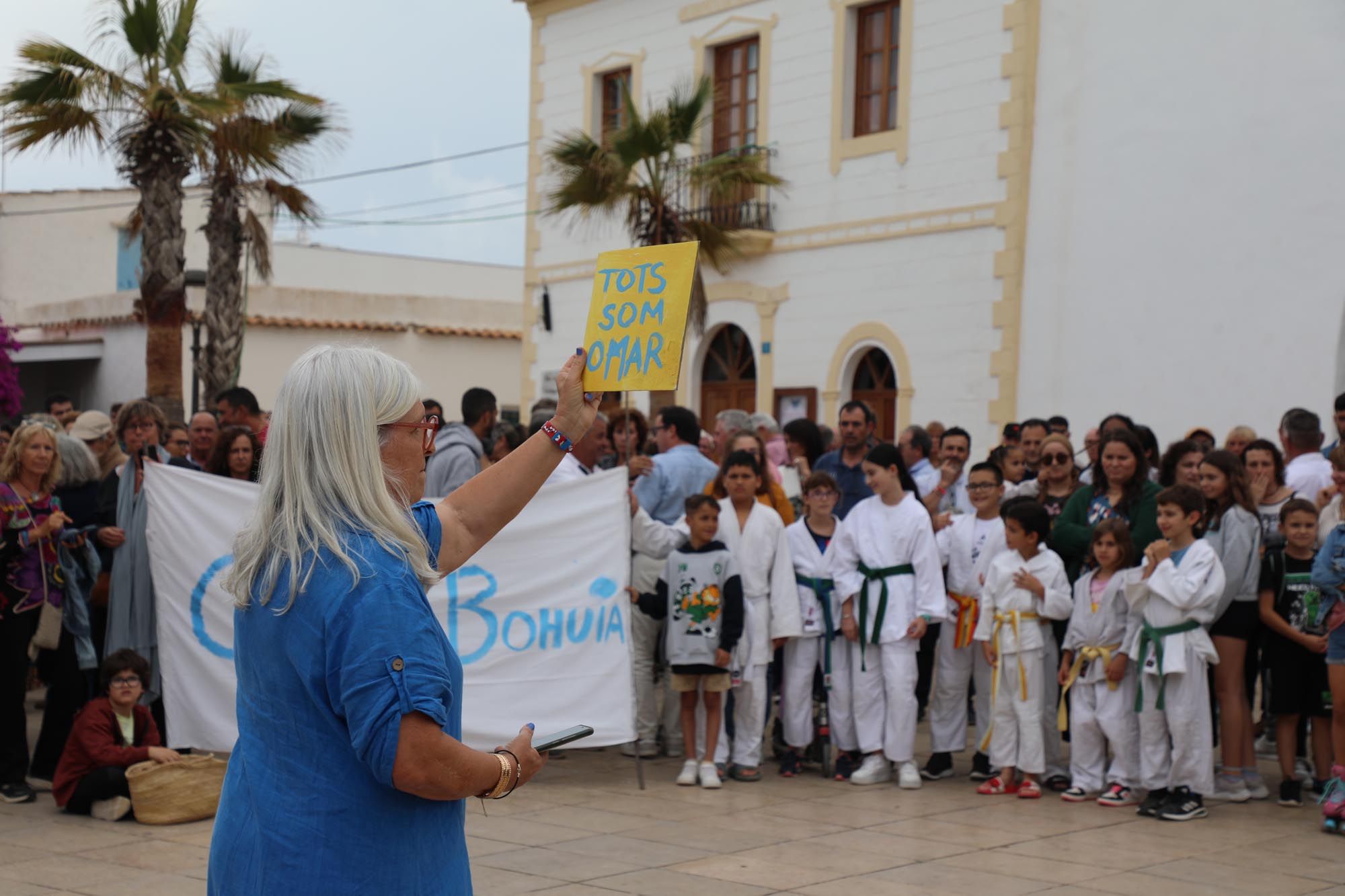 Formentera clama contra la agresión al taxista