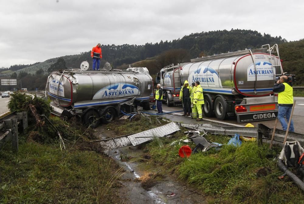 Un accidente en la "Y" provoca varios kilómetros de atasco  en dirección Oviedo