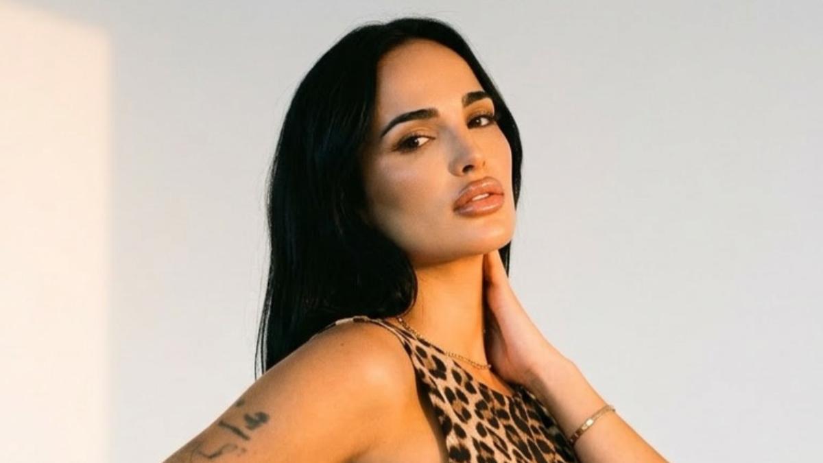 Claudia Bavel en redes