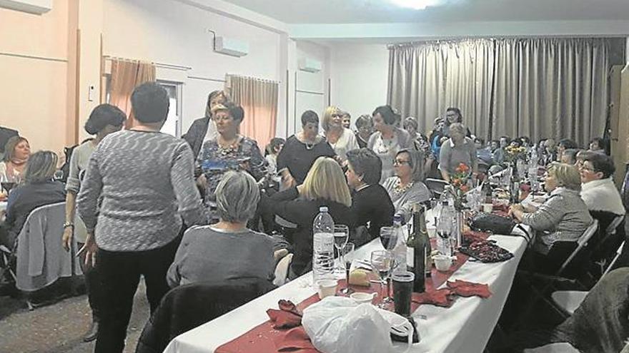 Las mujeres disfrutan de Santa Águeda con distintas actividades