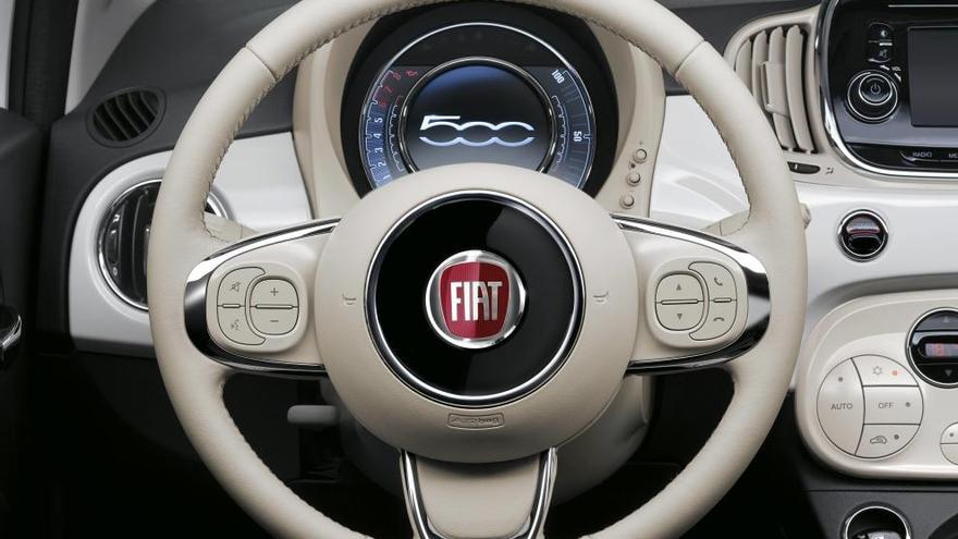 El volant i els comandaments del nou Fiat 500.