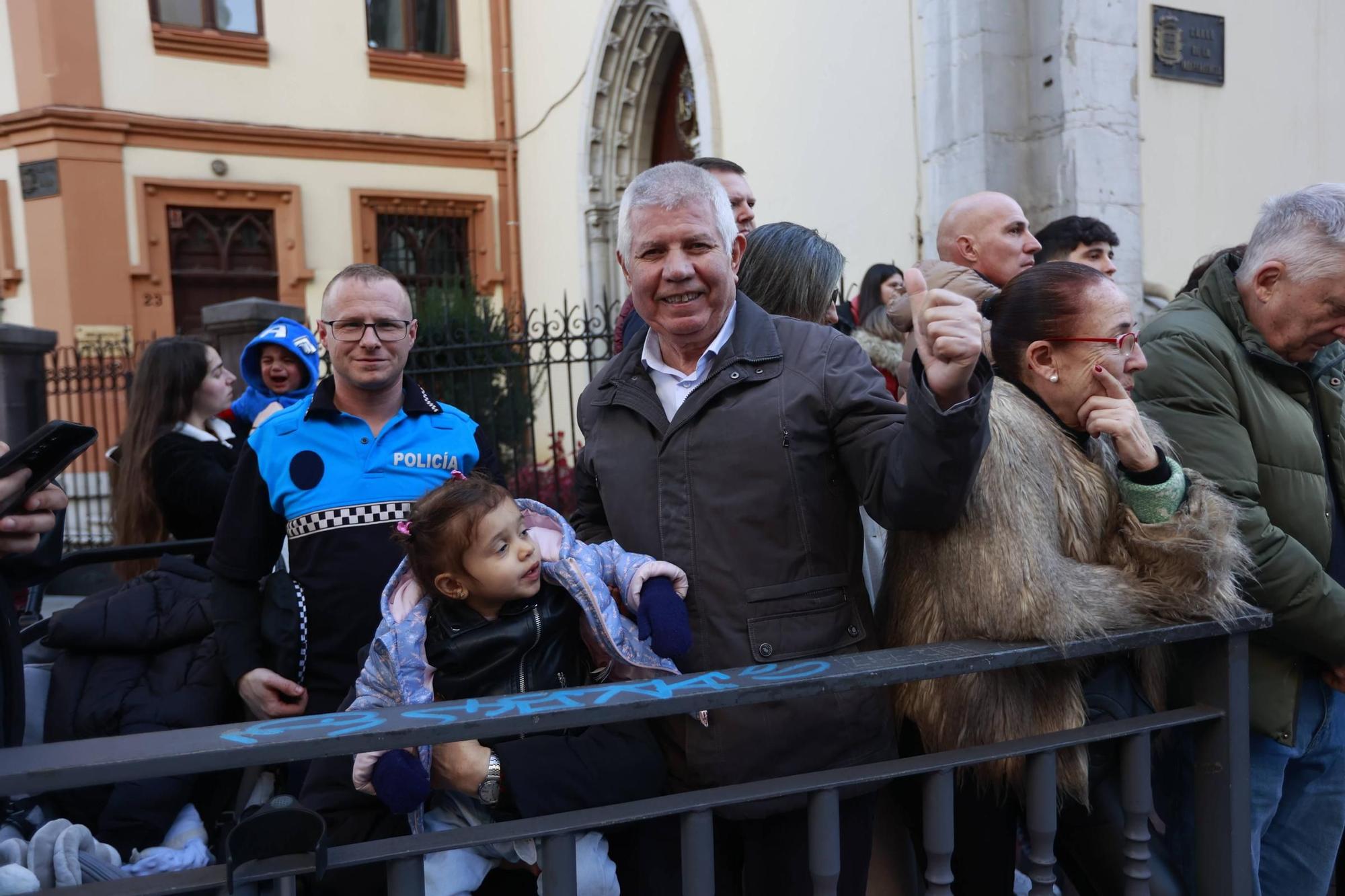 El Carnaval llena de color y alegría las calles de Oviedo