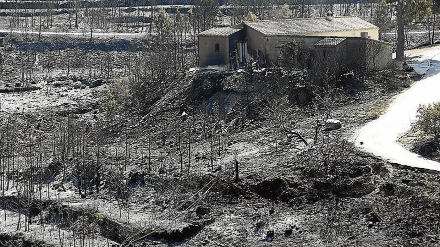 La policía busca al pirómano del fuego de Xábia