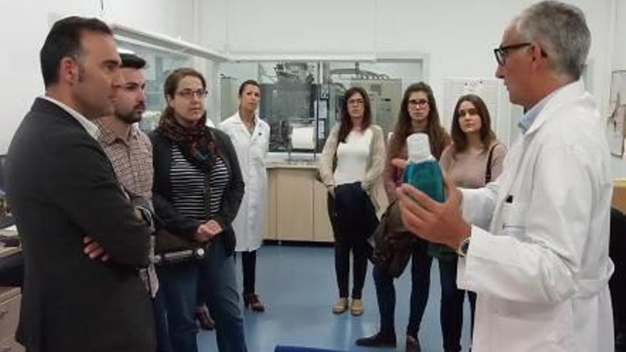 Estudiantes de la UA visitan empresas de Ibi