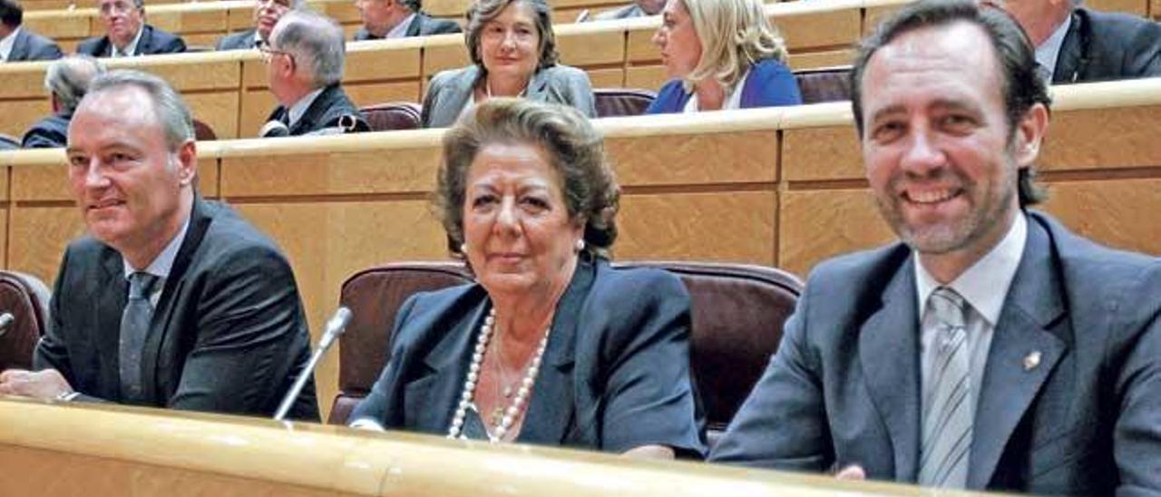 Alberto Fabra, Rita Barberá y José Ramón Bauzá, ayer estrenando escaño del Senado.