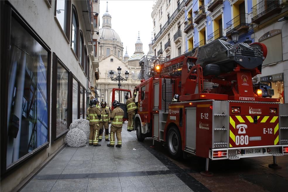 Accidente con decoración navideña en la calle Alfonso I