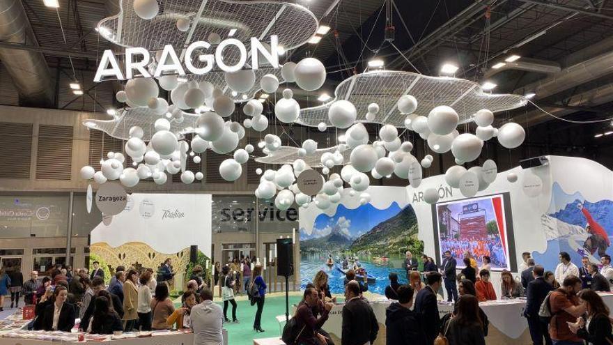 Miles de personas pasan por el stand de Aragón en la Feria Internacional de Turismo en Madrid