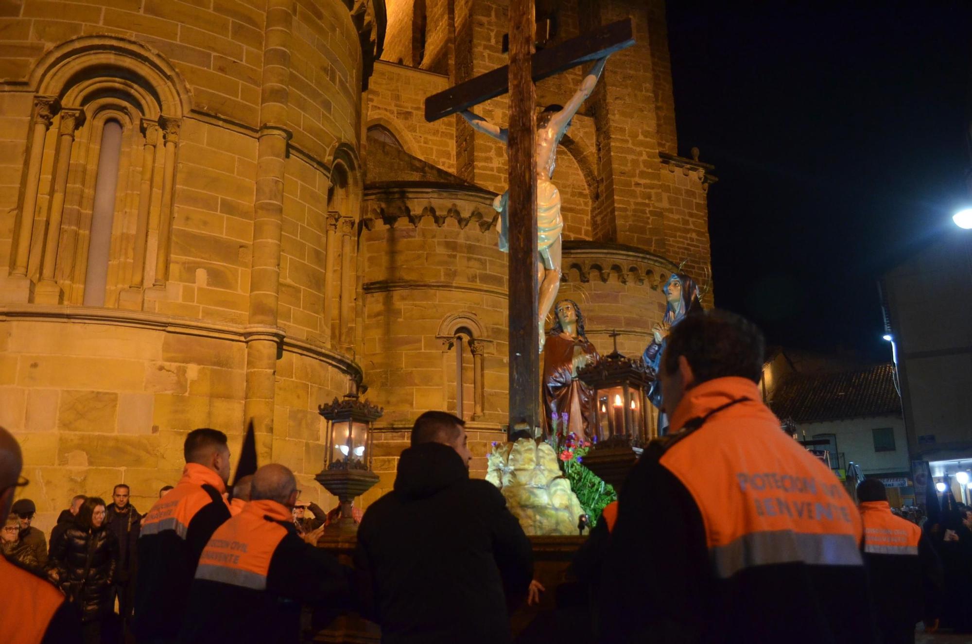 Semana Santa Benavente 2024: Así ha sido la Procesión del Santo Entierro