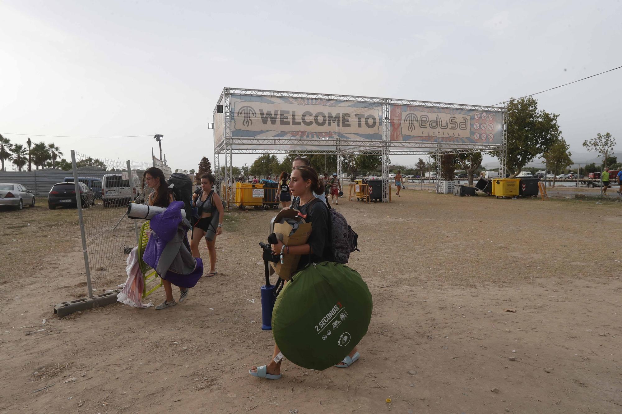 Los acampados en el Medusa comienzan a abandonar Cullera