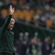 Manuel Pellegrini saluda a la afición en el Betis-Panathinaikos de vuelta de octavos de Europa League en La Cartuja