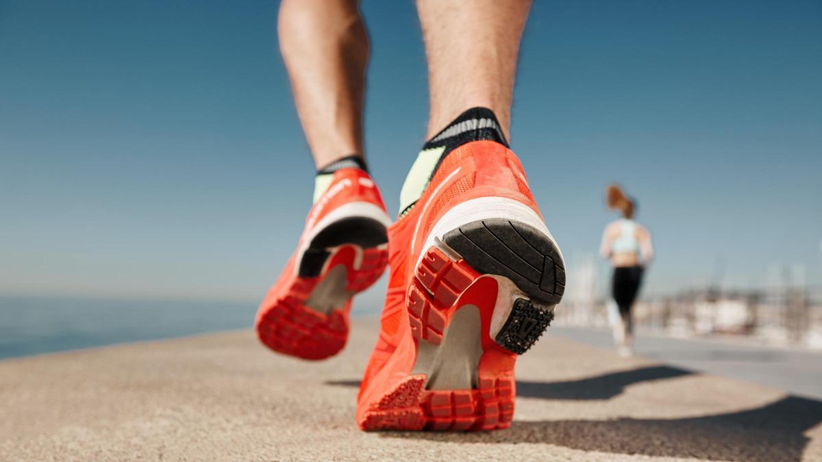 ZAPATILLAS  ¿Zapatillas de running o zapatillas de fitness? Te explicamos  cuál escoger