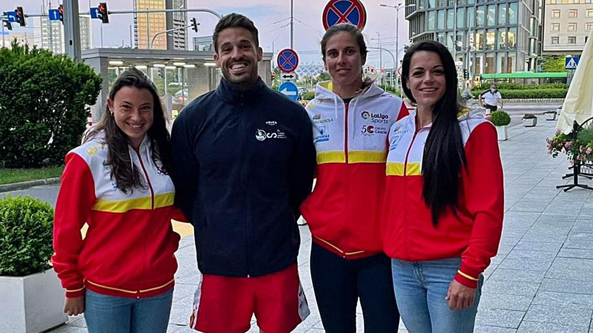 Mirella Vázquez, Carlos Garrote, Eva Barrios y Laura Pedruelo, ayer en Poznam. / RGP