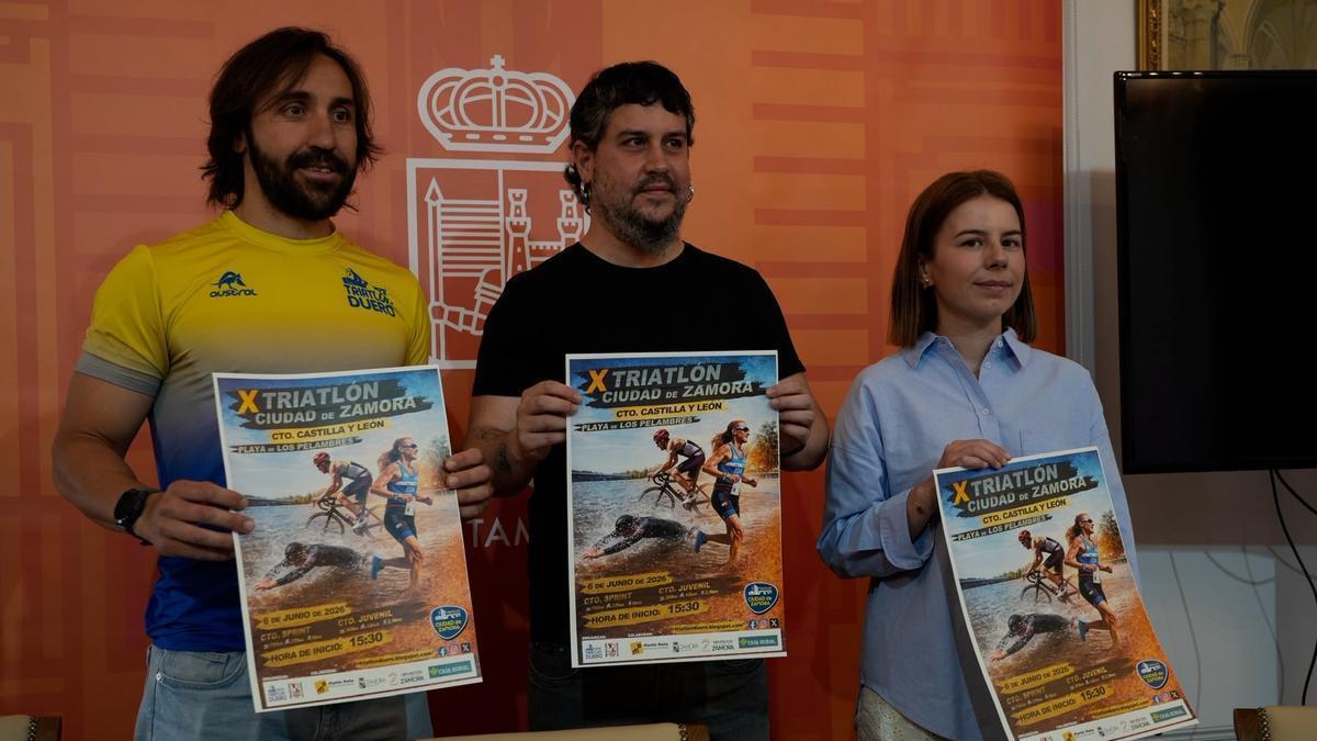 Presentación del X Triatlón Ciudad de Zamora en el ayuntamiento.