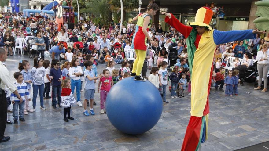 Las calles de Murcia se llenan de espectáculos para disfrutar en familia