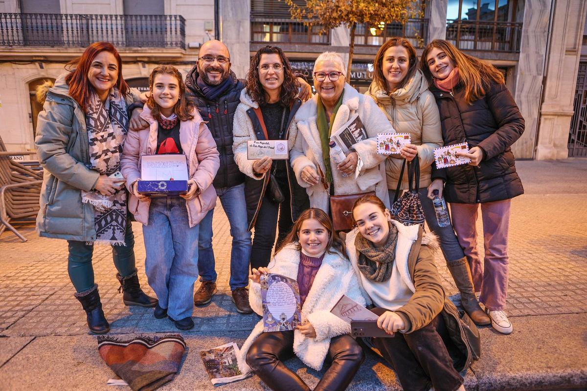 El Embajador Real y la entrega de cartas a las burritas llenan de ilusión las calles de Alcoy