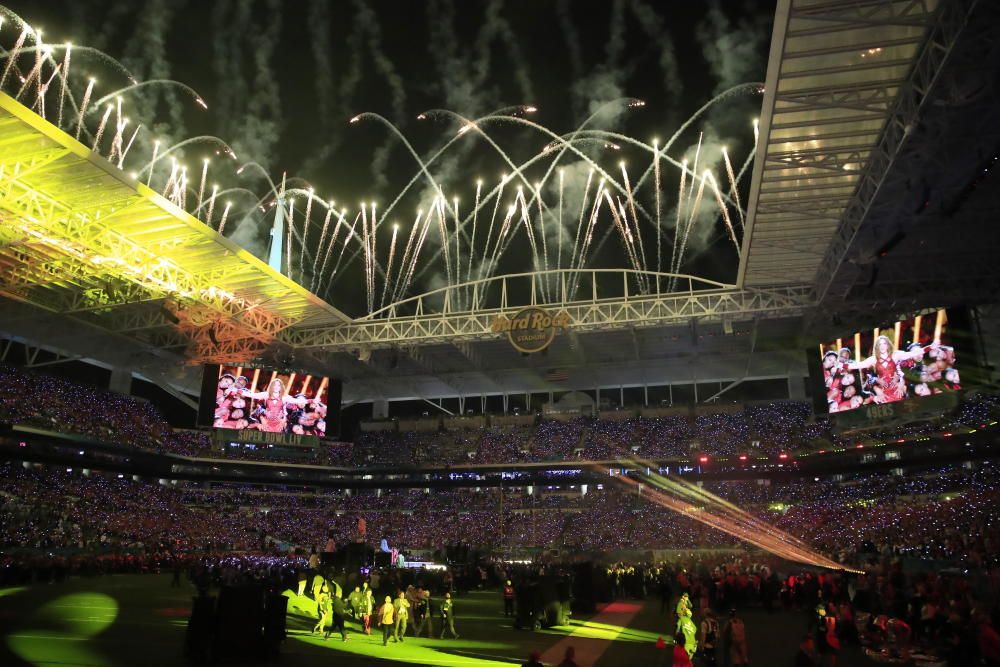 Jennifer López y Shakira deslumbran en el descanso de la Super Bowl