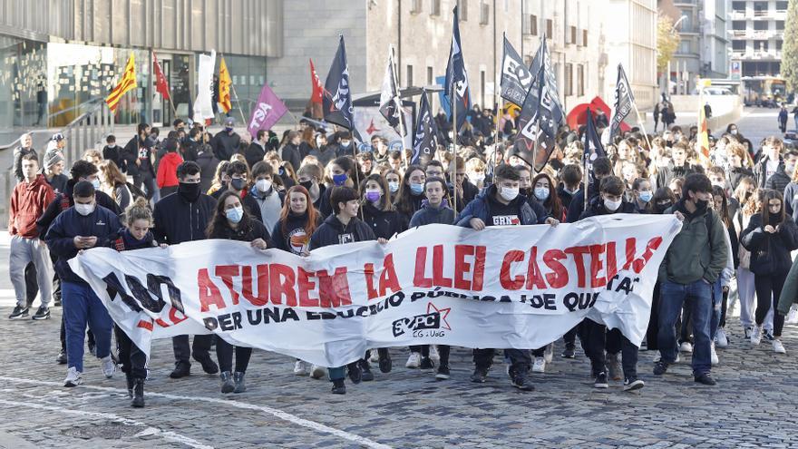 Un centenar d&#039;estudiants es manifesta a Girona contra el projecte de llei Castells i la sentència del 25% de castellà