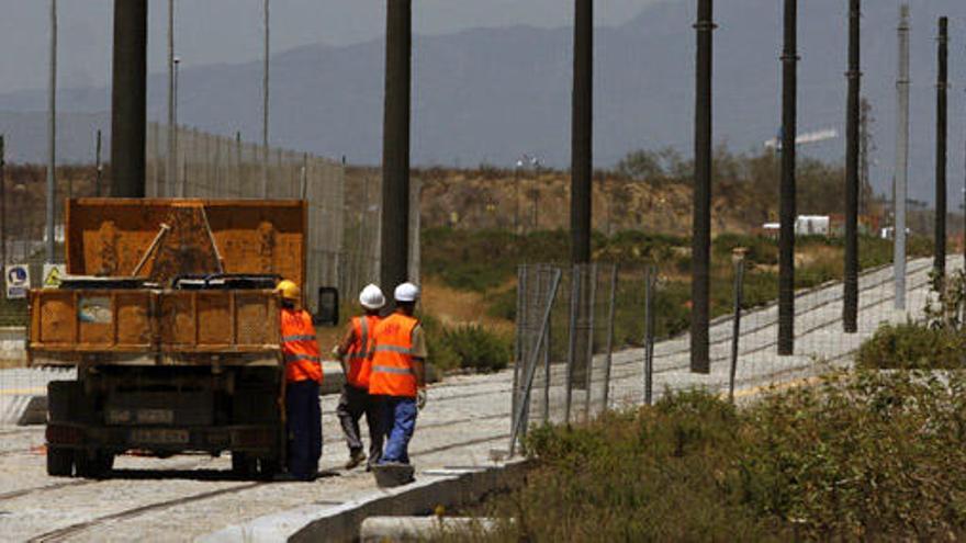 Instalación de las catenarias en la línea 1.