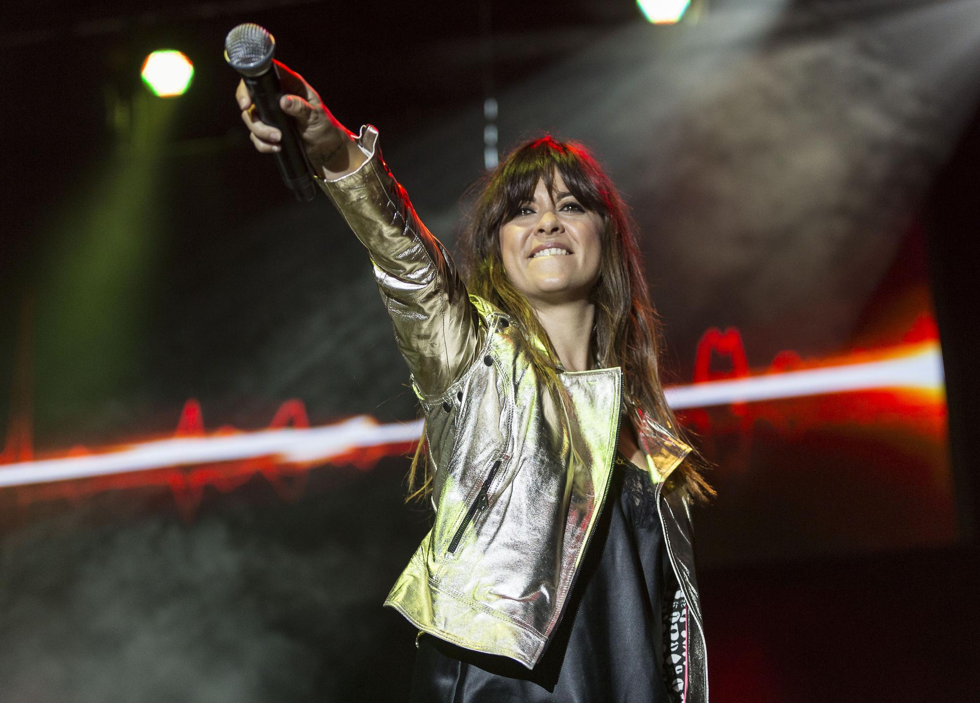 La cantante Vanesa Martín durante un concierto en el Palau Sant Jordi en 2016.