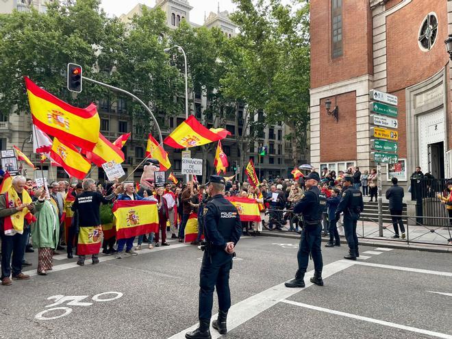 Movilizaciones en Ferraz tras el anuncio de que Pedro Sánchez se queda en Moncloa