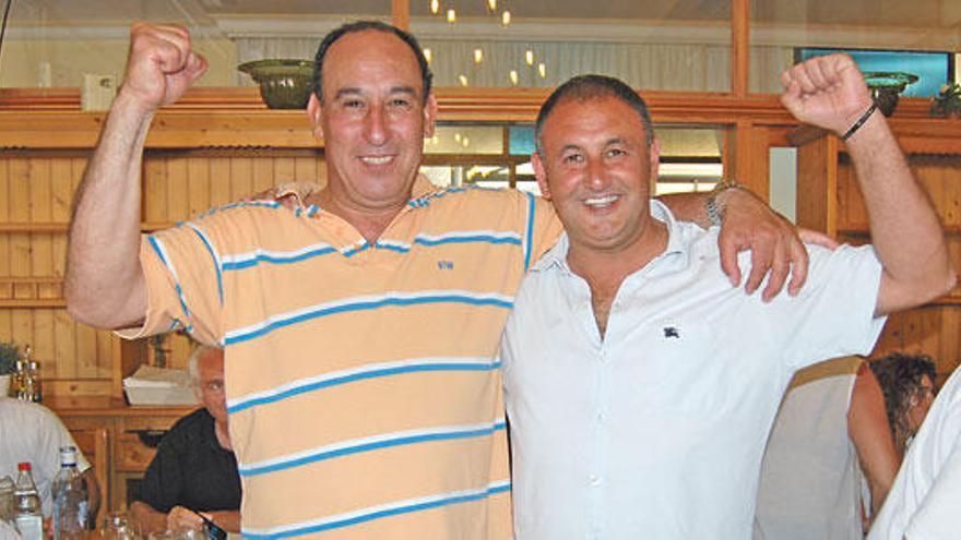 Orellana, exutillero celebrando el ascenso en 2011 con Nico López, que también reclamó deudas.