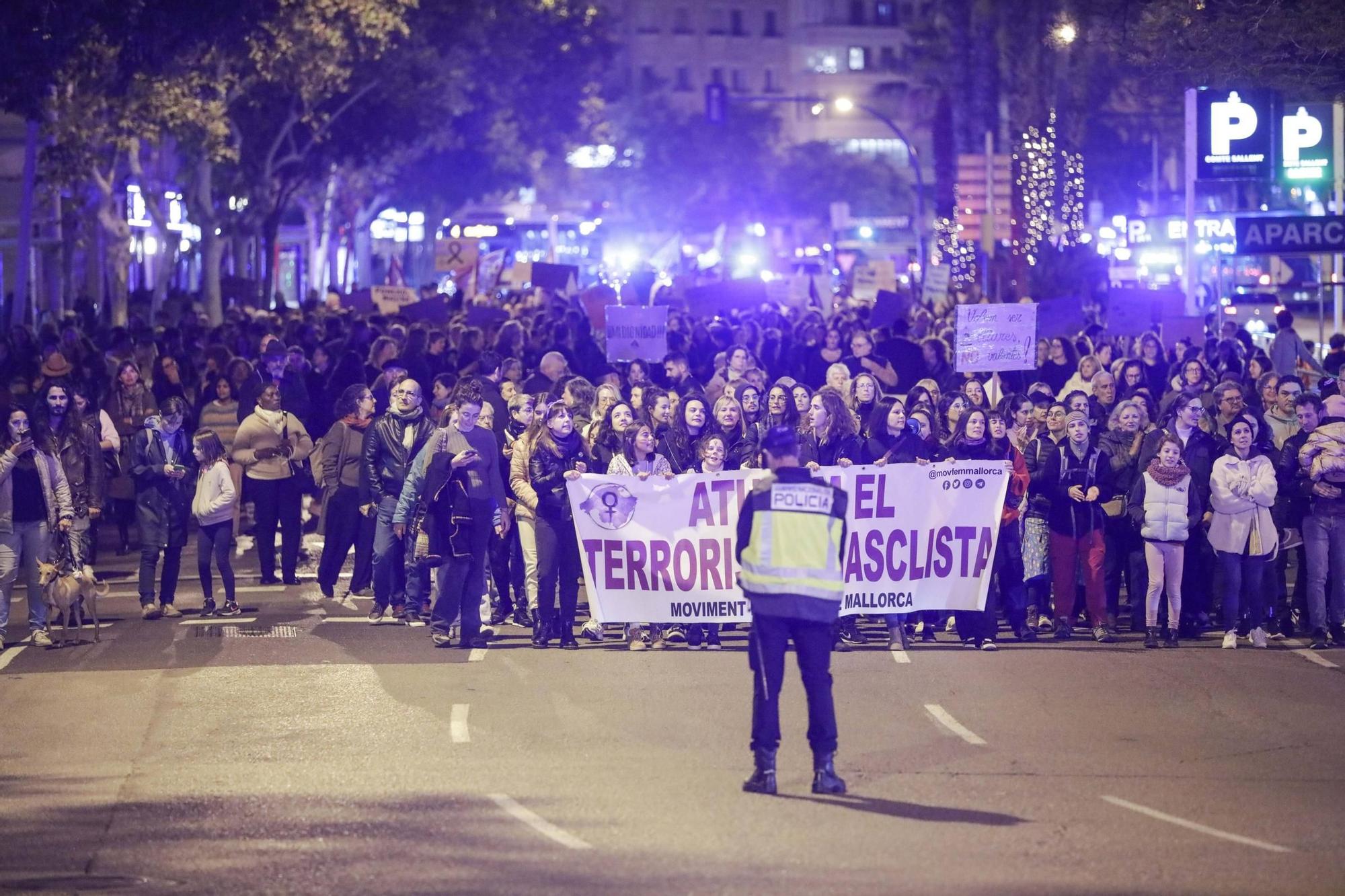 Manifestación 25N en Mallorca: Las feministas de Mallorca hacen suyo el «se ha acabado»