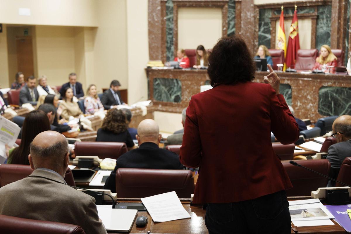 María Marín, preguntando a López Miras este jueves.