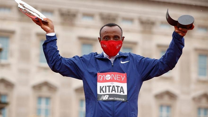 Kipchoge revienta y Kitata gana al esprint en el maratón de Londres