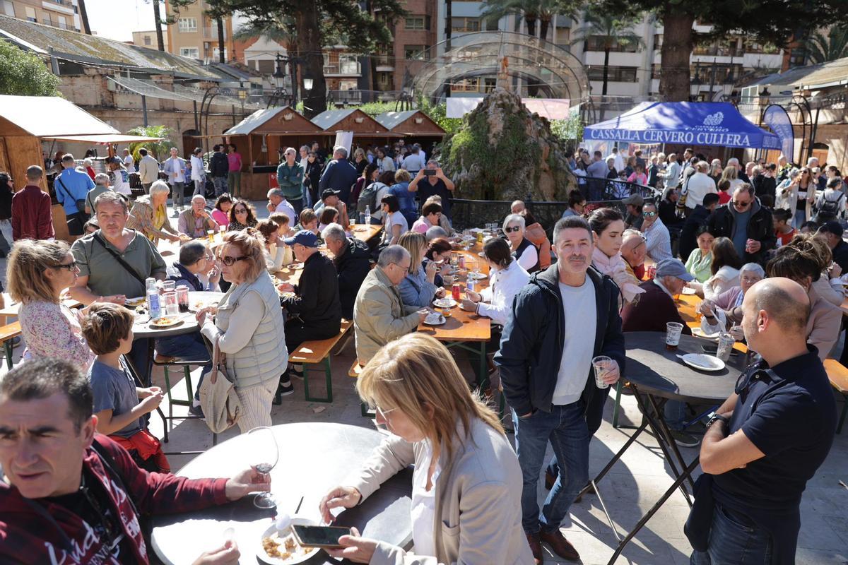 Asistentes a la bienal arrocera de Cullera.
