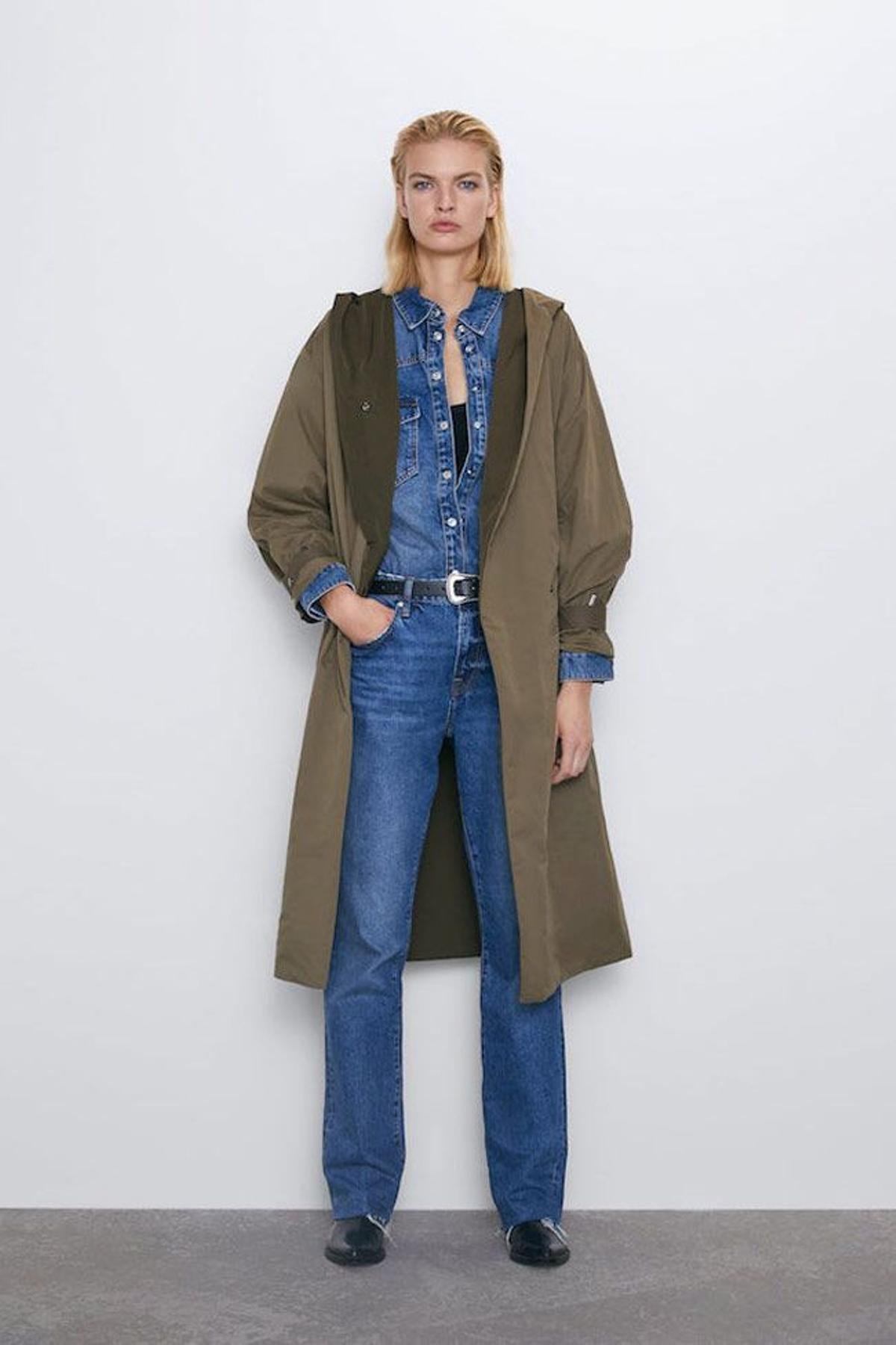 Parka impermeable, de Zara