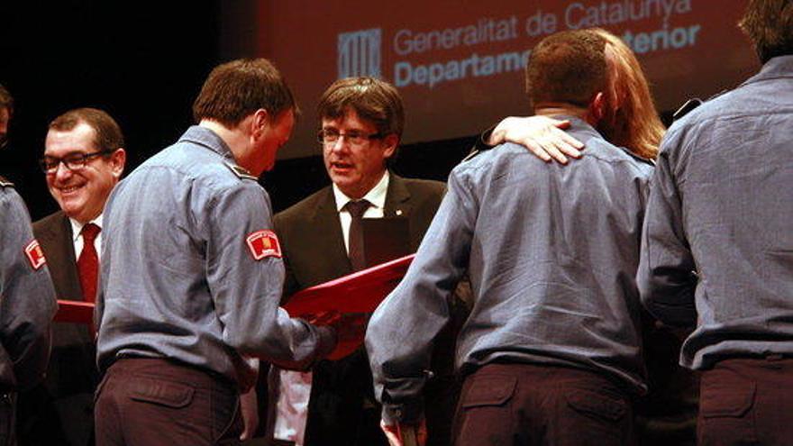 Puigdemont admet mancances als Bombers