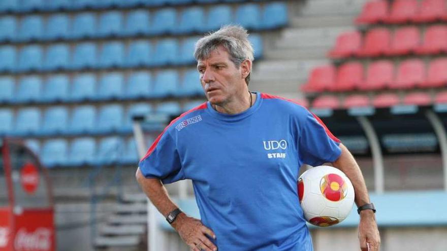 Antonio Dacosta, entrenador de la Unión Deportiva Ourense. // Iñaki Osorio