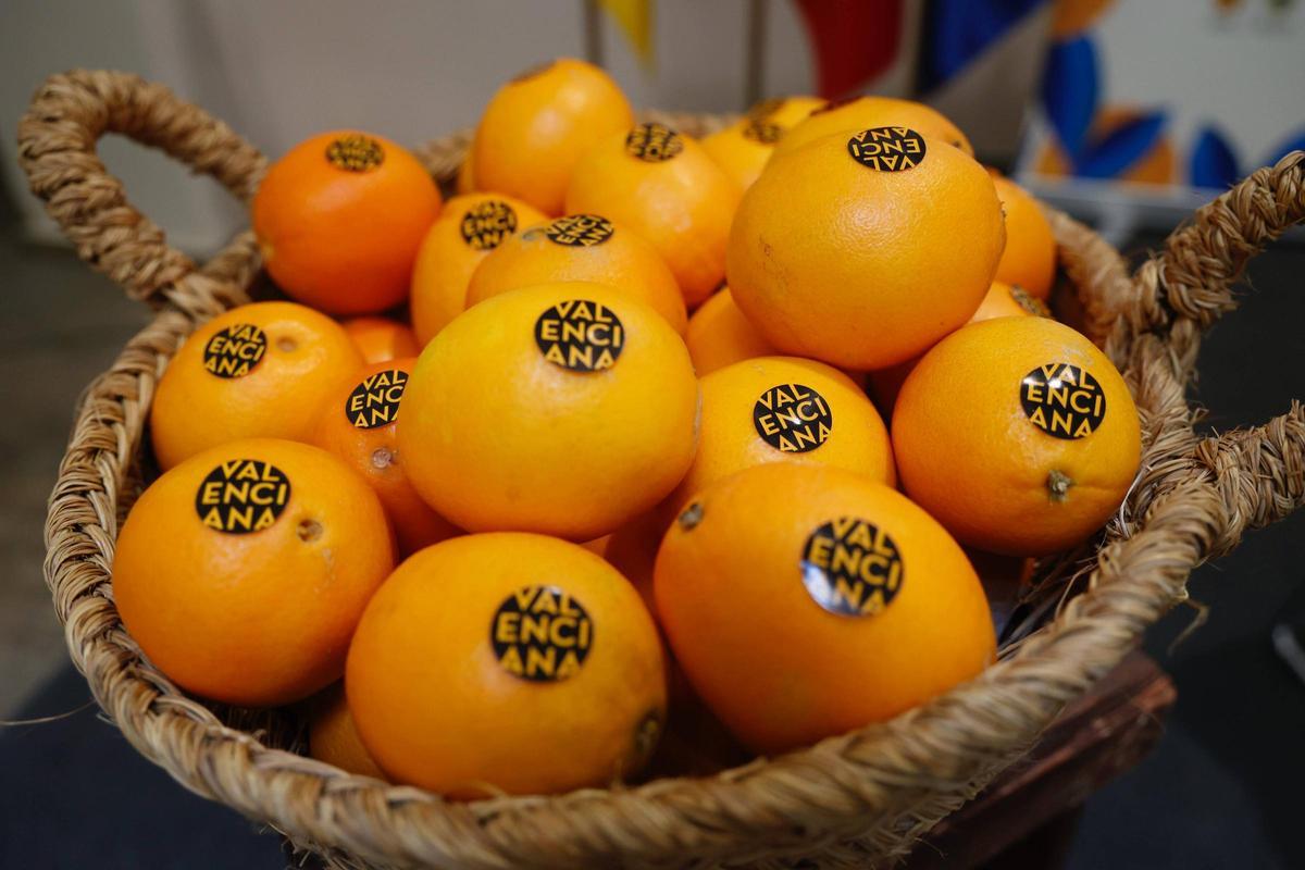 Naranjas: Suben el precio al consumidor y baja para el agricultor
