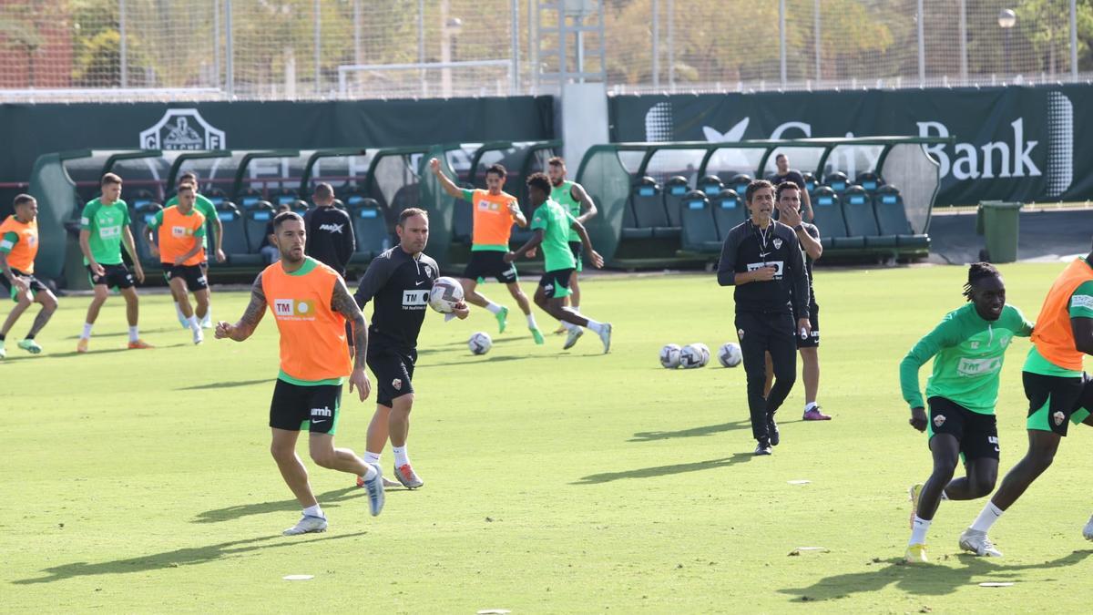 Alberto Gallego y Nino, dirigiendo el entrenamiento de este jueves