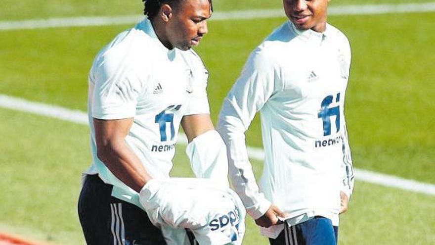 Adama y Ansu Fati, en el entrenamiento de ayer con la selección.