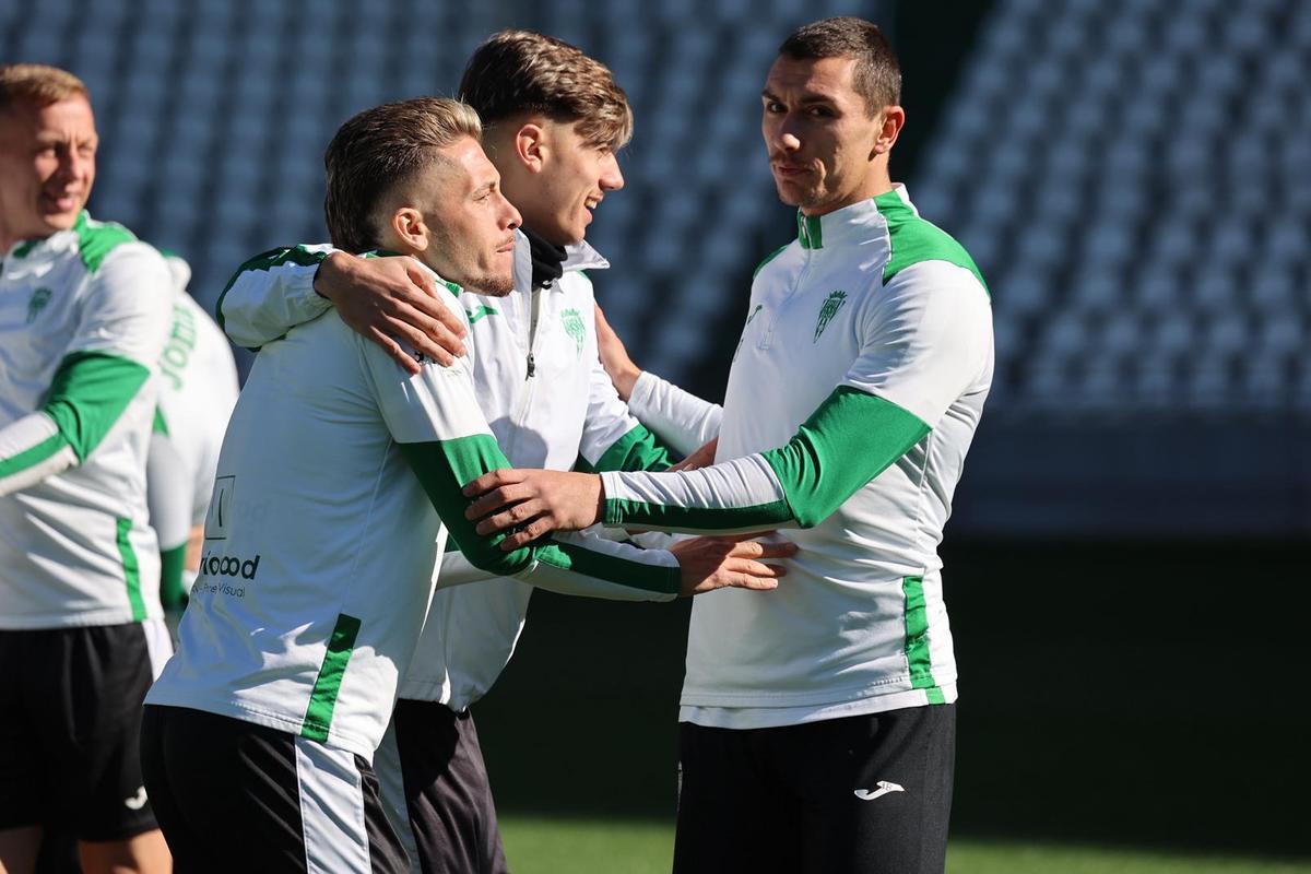 Isma Ruiz, Dani Requena y Adrián Fuentes, durante l a sesión de ayer en El Arcángel.