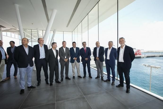 12.09.19. Las Palmas de Gran Canaria. Nueva terminal de la Naviera Armas en el Puerto de Las Palmas. El presidente de Canarias recorre el nuevo edificio terminal y el catamarán Volcán de Tagoro acompañado por Antonio Armas Fernández. Foto Quique Curbelo  | 12/09/2019 | Fotógrafo: Quique Curbelo