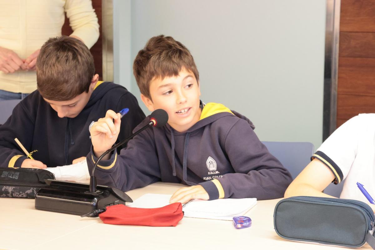 Los alumnos de 5º de Primaria del Colegio Can Bonet visitan el Ayuntamiento de Sant Antoni