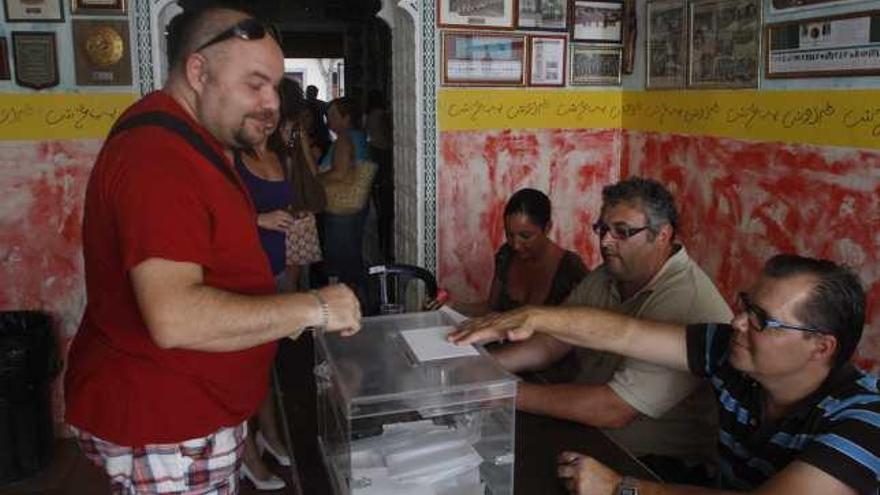 Un momento de la votación del nuevo presidente.