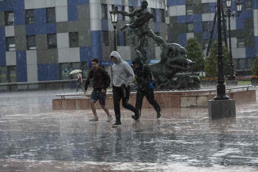 Mal tiempo en Oviedo a finales de junio