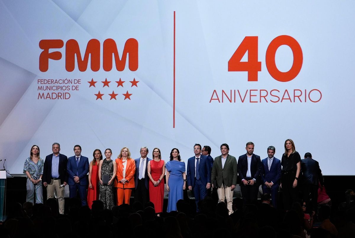 Foto de familia de los participantes en el 40 Aniversario de la FMM