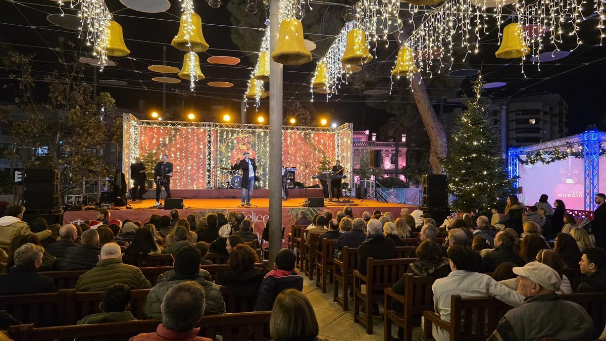 Uno de los conciertos ofrecidos en el Gran Árbol de la Navidad, en la Plaza Circular
