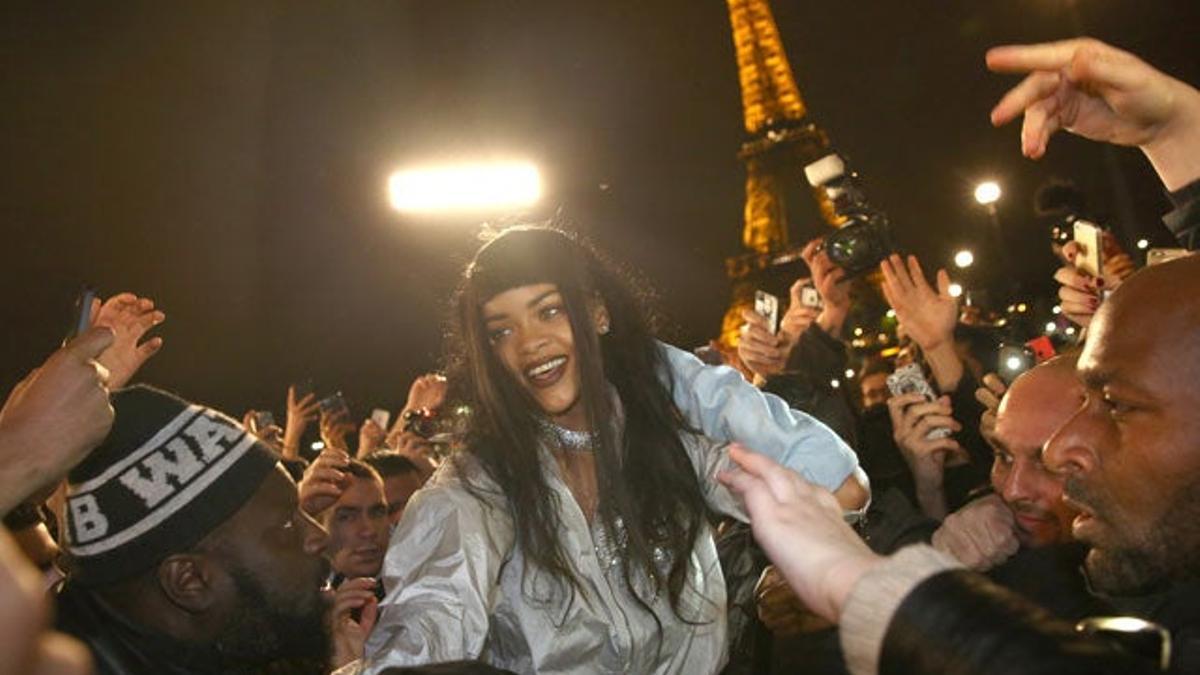 Rihanna rueda su nuevo videoclip en París