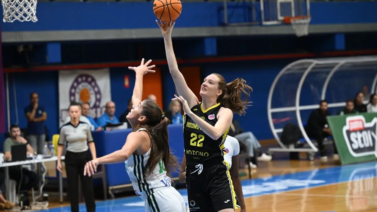 Morgan Bertsch lanza a canasta en el Panathinaikos-Hozono Global Jairis de la pasada temporada