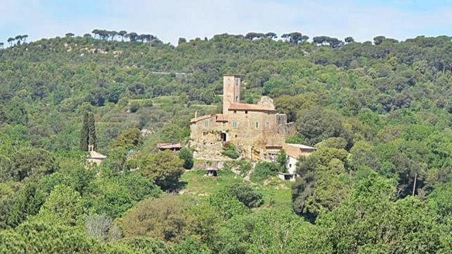 El castell de Castellterçol és als afores de la vila