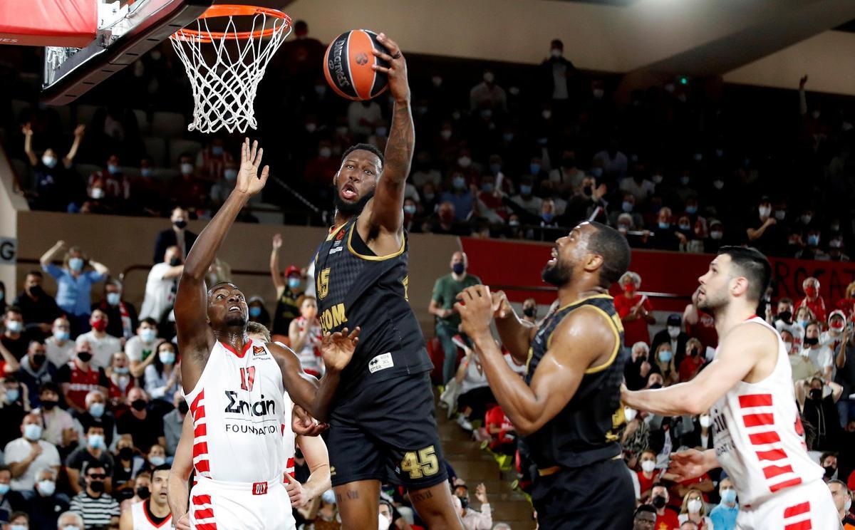 Hall se caracteriza por su atleticidad y capacidad de volar por encima del aro