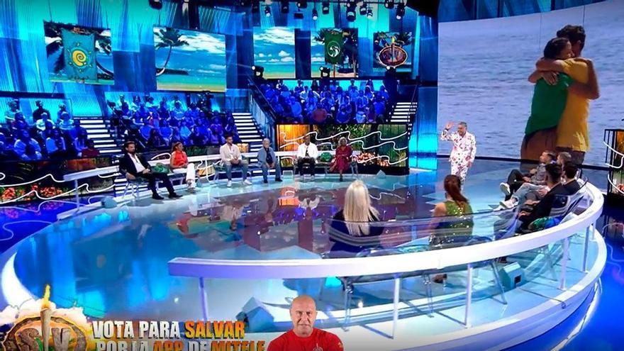 Sale a la luz la estrecha relación entre Alexia Putellas y un conocido rostro de Telecinco: las pillaron besándose en las playas de Ibiza