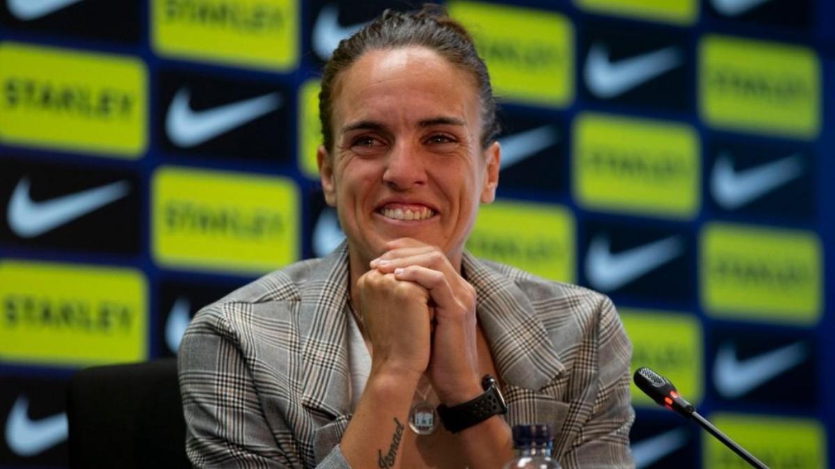 Melanie Serrano, emocionada en la rueda de prensa de su despedida