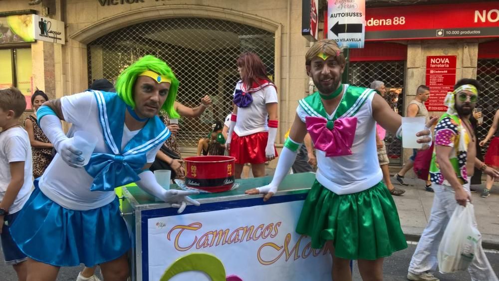 El Carnaval de verano colorea Redondela con miles de disfraces.